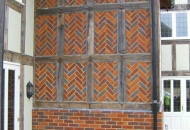 Herringbone-detailing